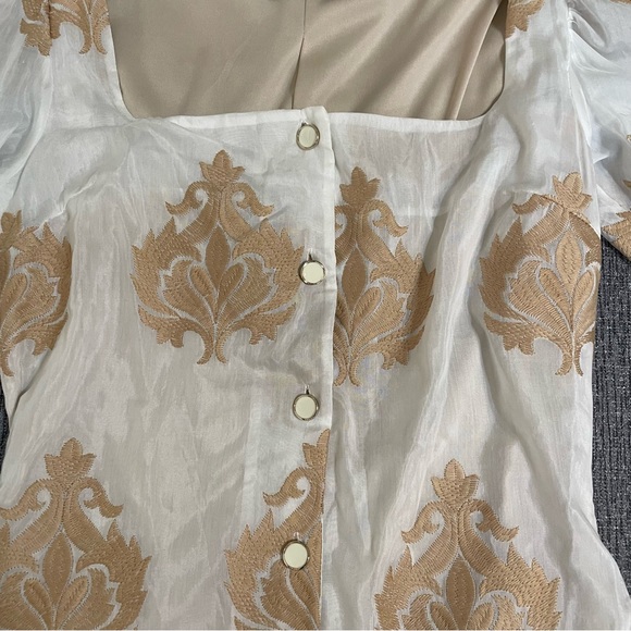 Nidodileda Button Down White and Tan Dress - Picture 4 of 15
